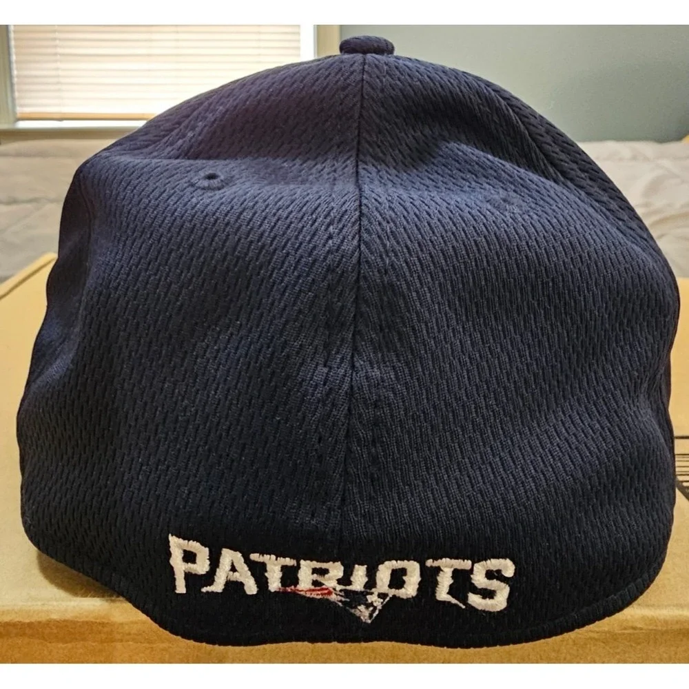 New Era® (MEDIUM/LARGE) New England Patriots Active 39THIRTY™ Flex Hat in Black